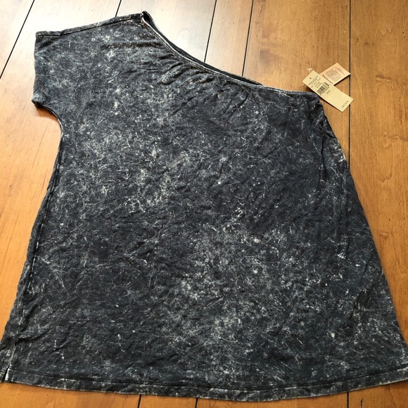 American Eagle Outfitters Tops - NWT American Eagle Outfitters open shoulder top MD